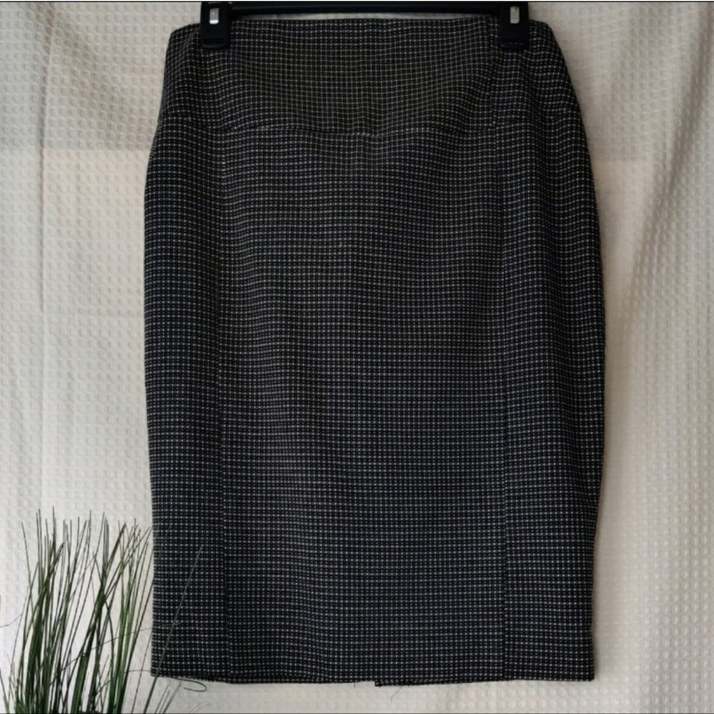 Express Design Studio Black and White Print  Pattern Pencil Skirt Size 4